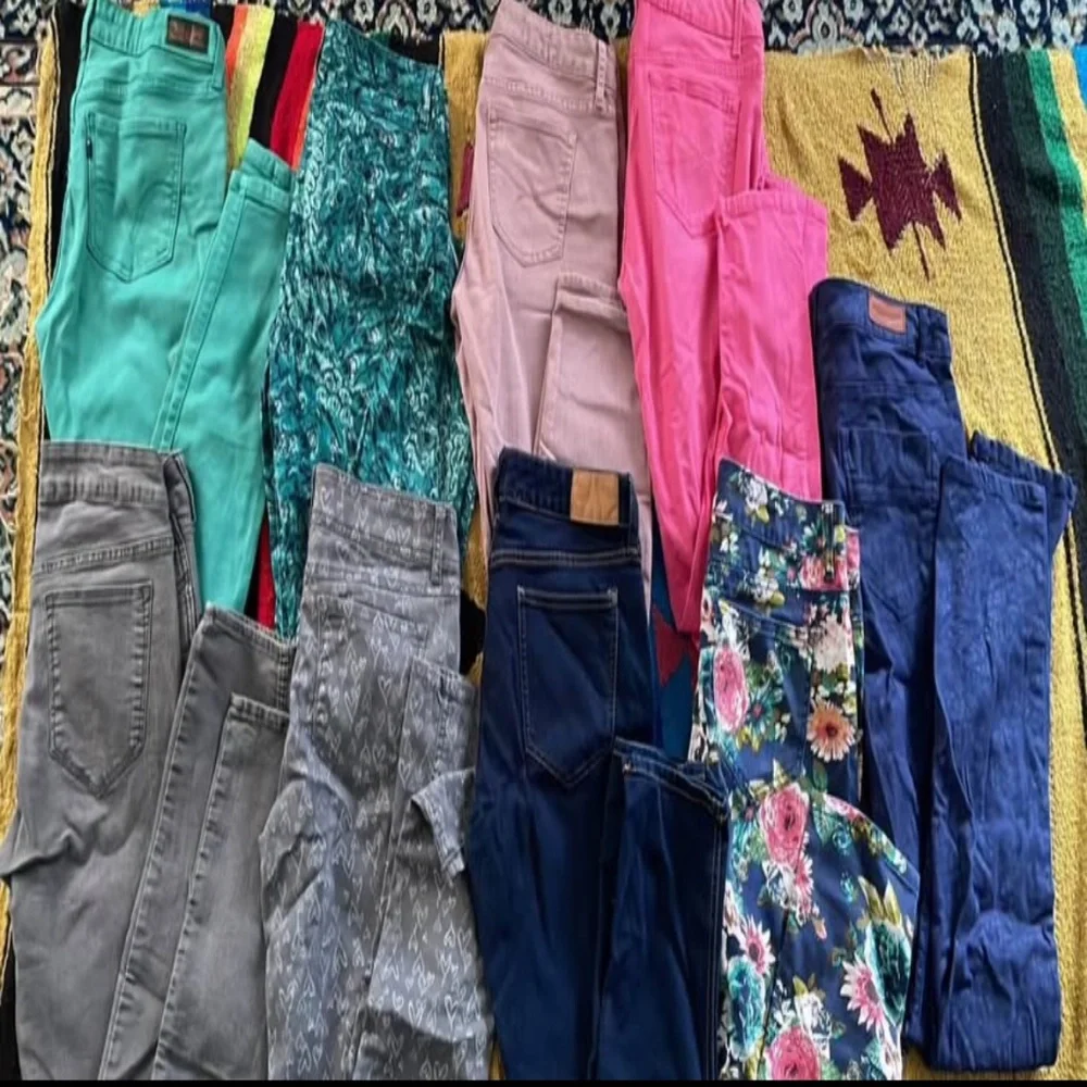 9 Women's Skinny Jeans - Size 10/11 - Gently Used! - Picture 4 of 4